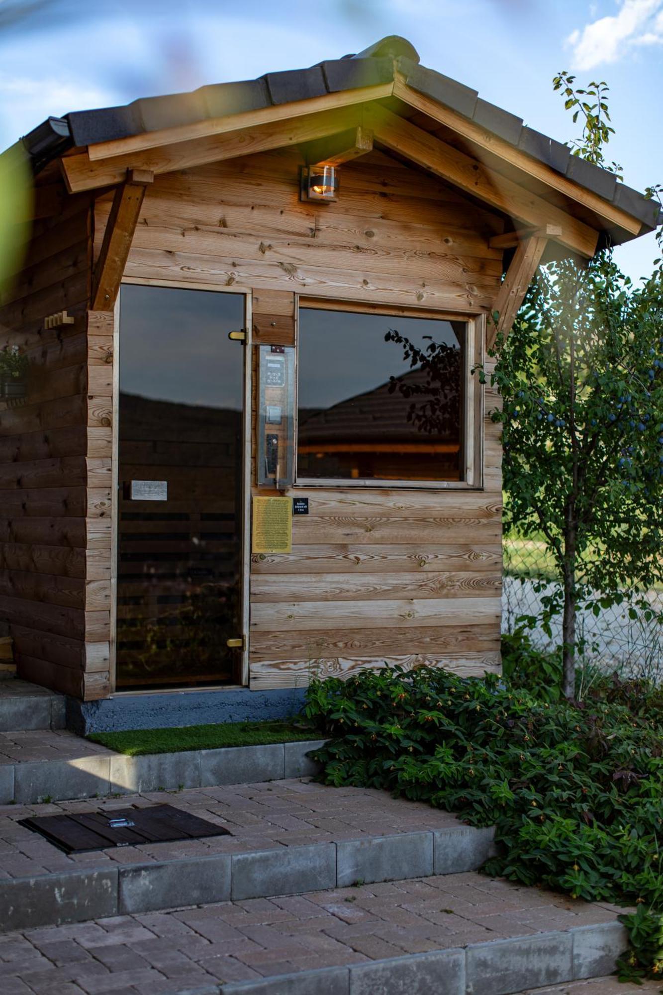 Roenk Relax Apartment Miskolc Exterior photo